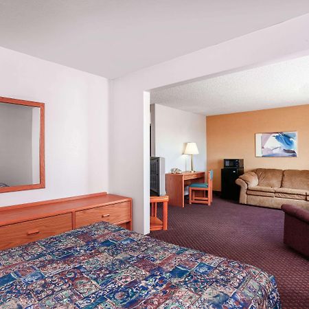 Travelodge By Wyndham Deer Lodge Montana Екстериор снимка