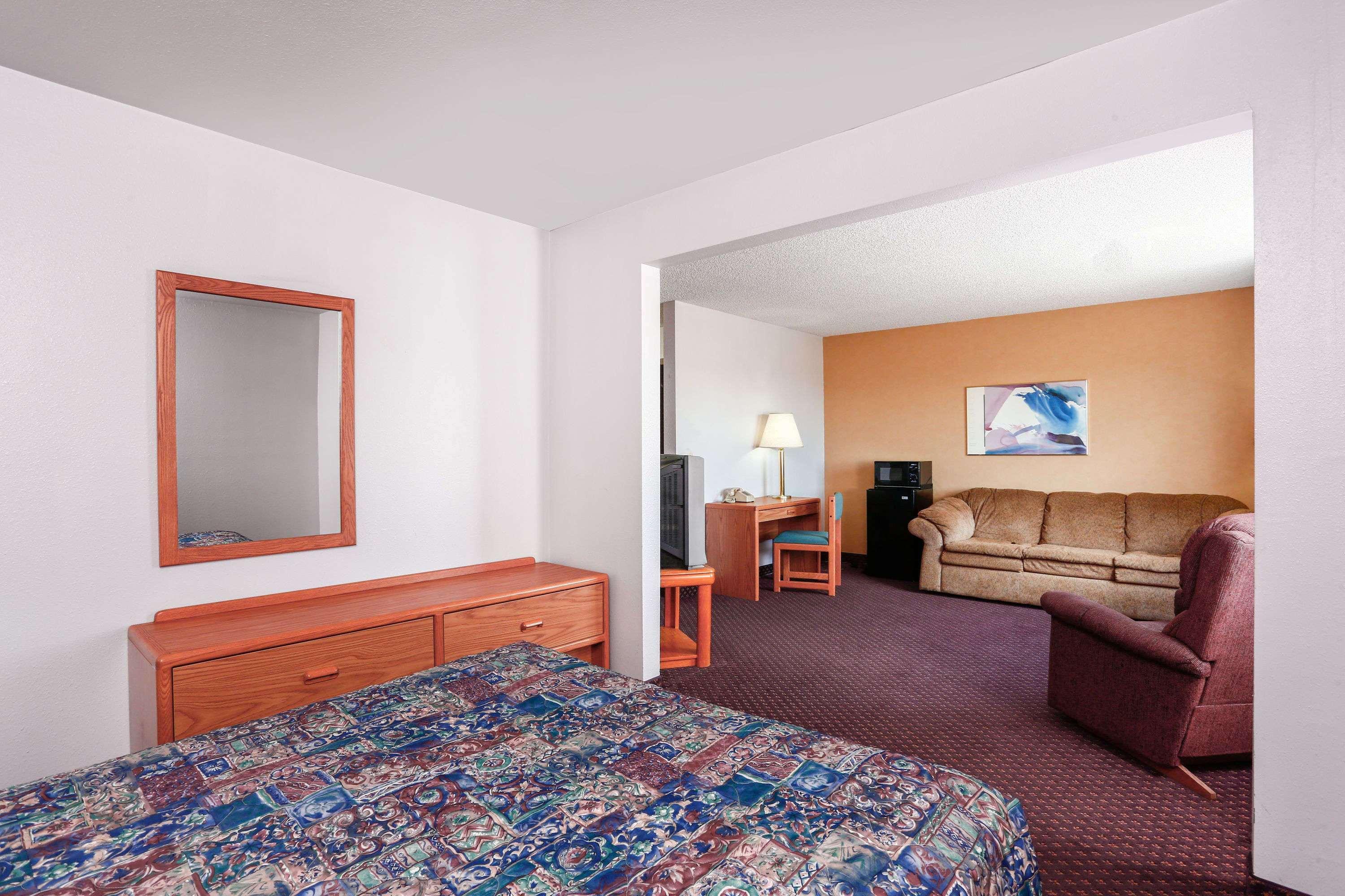 Travelodge By Wyndham Deer Lodge Montana Екстериор снимка