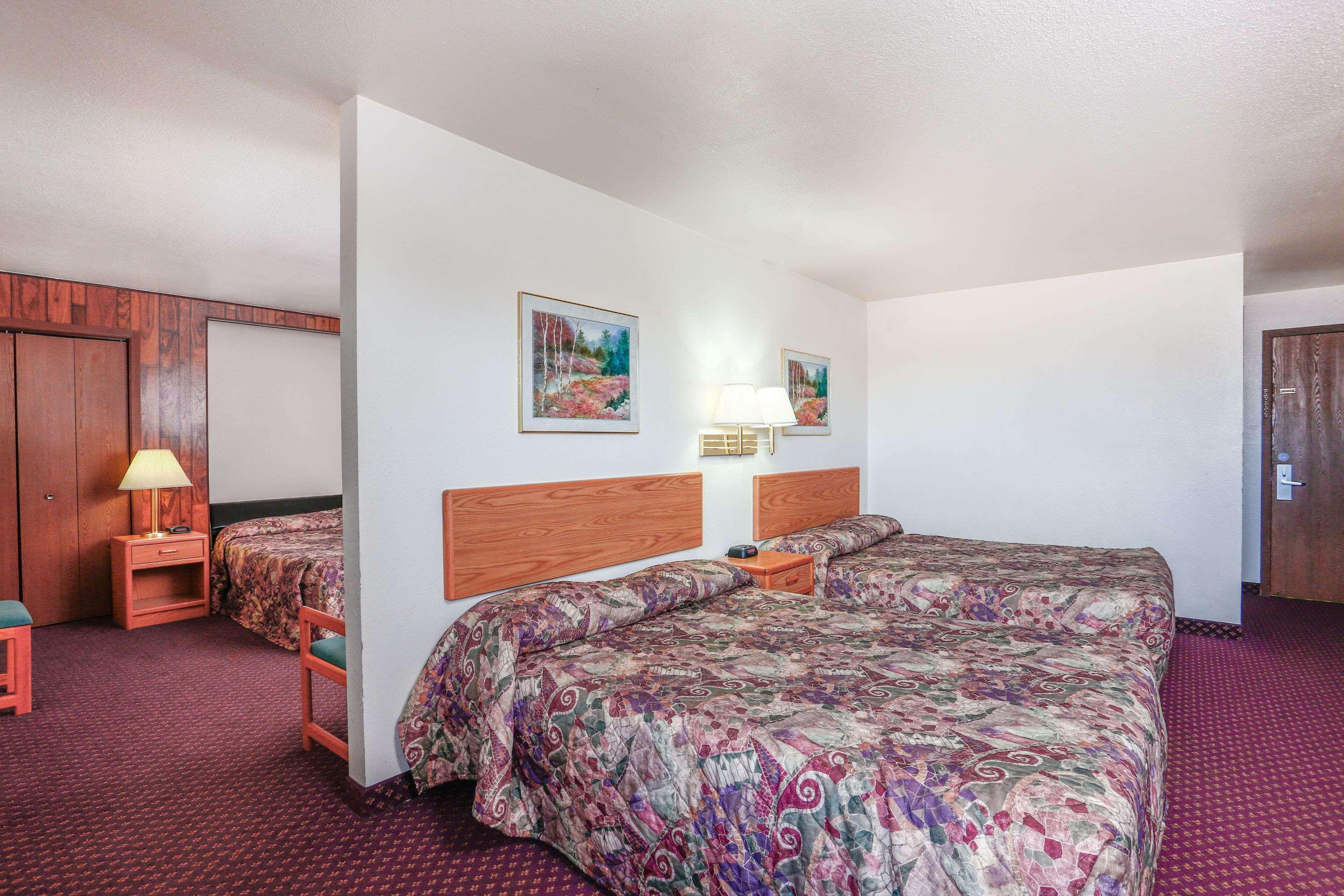 Travelodge By Wyndham Deer Lodge Montana Екстериор снимка