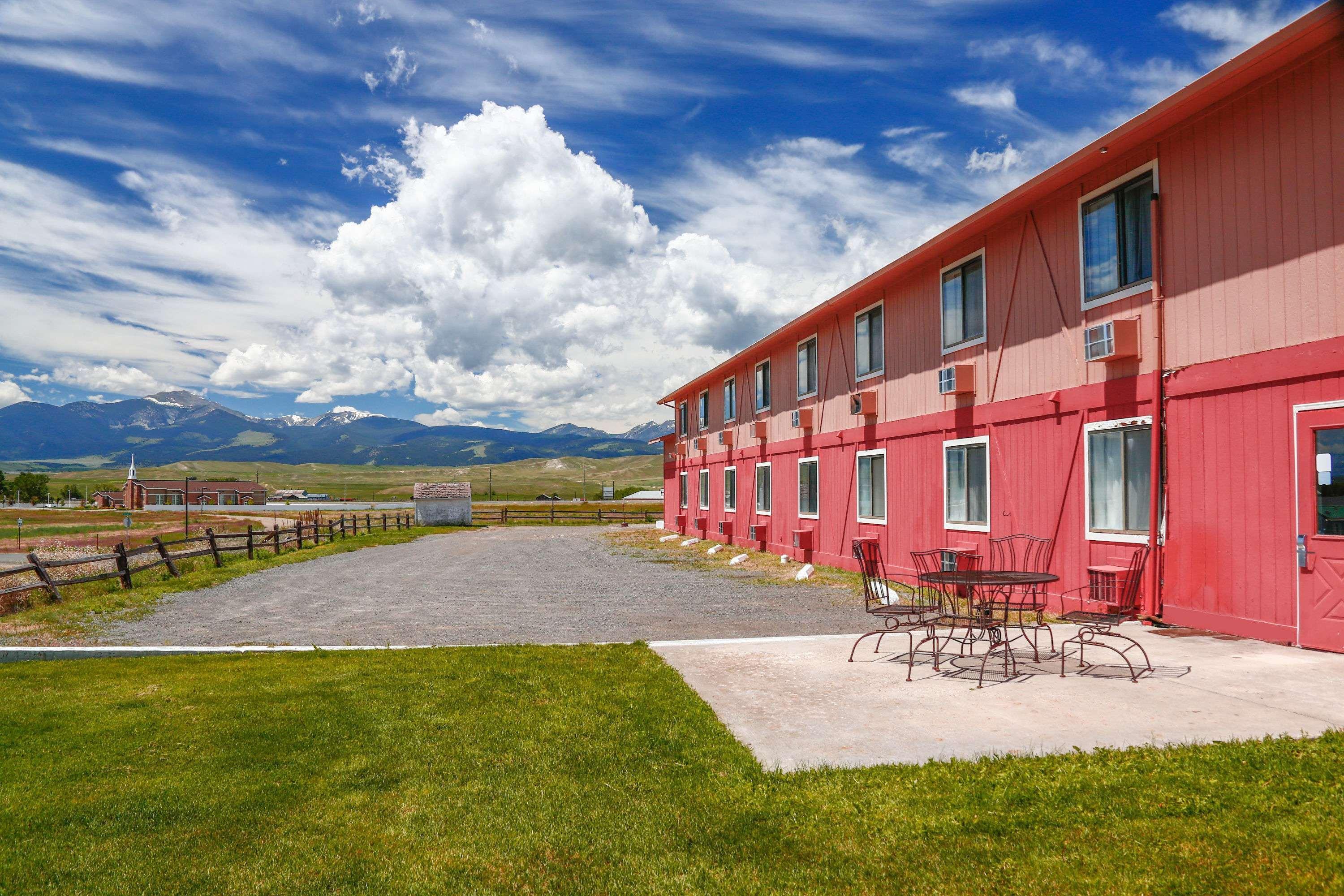 Travelodge By Wyndham Deer Lodge Montana Екстериор снимка