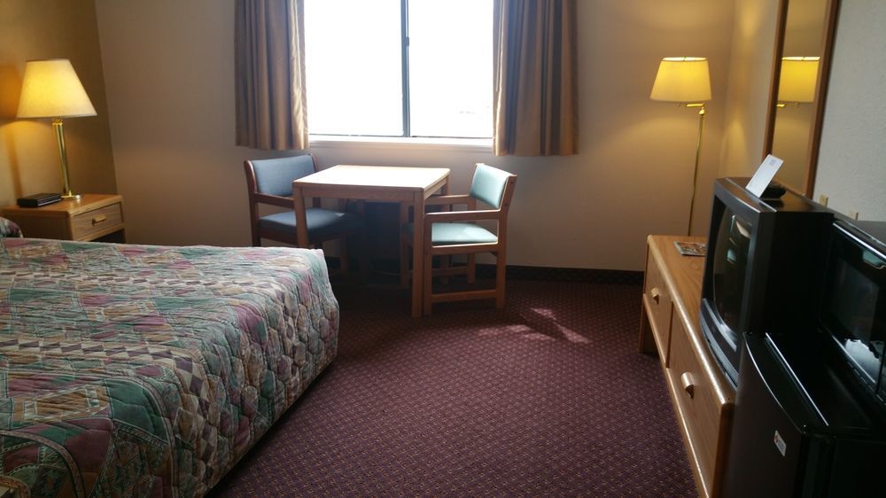 Travelodge By Wyndham Deer Lodge Montana Екстериор снимка