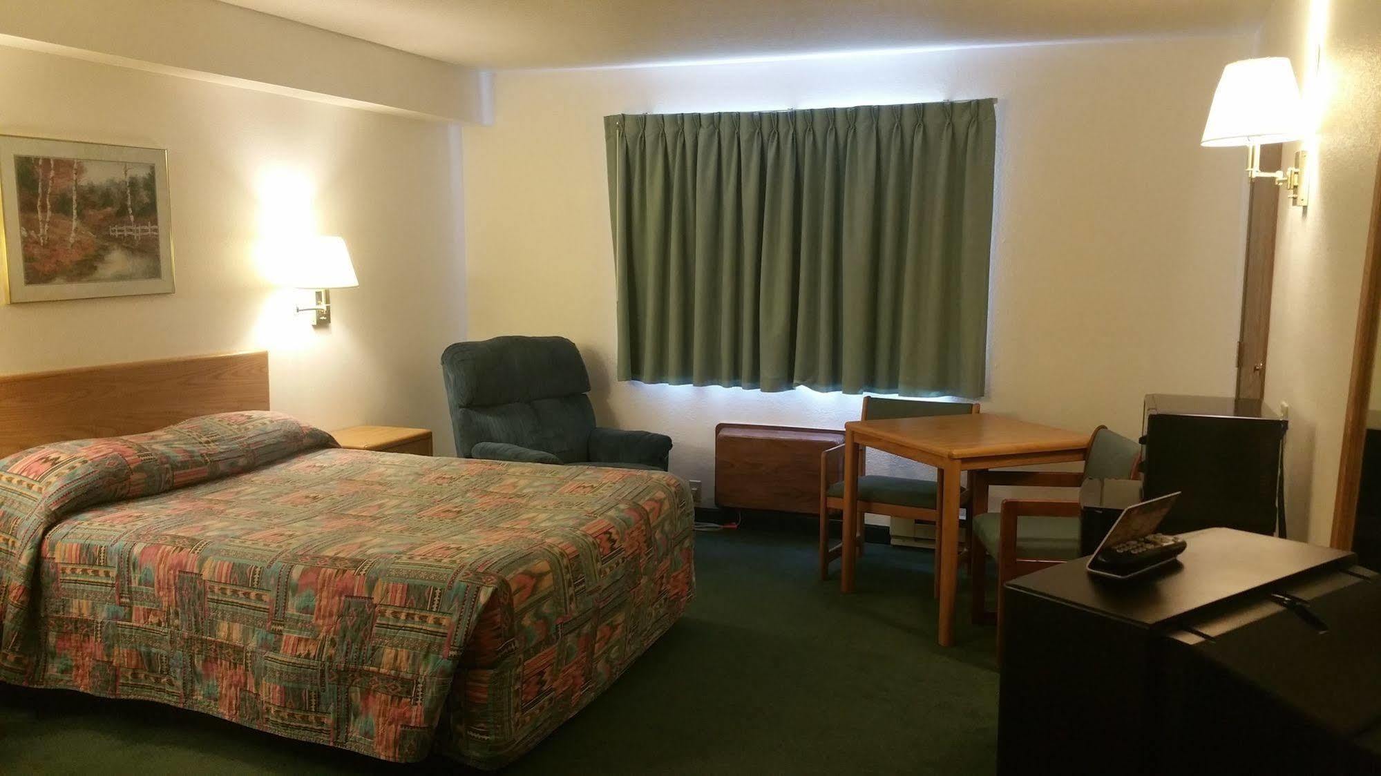 Travelodge By Wyndham Deer Lodge Montana Екстериор снимка